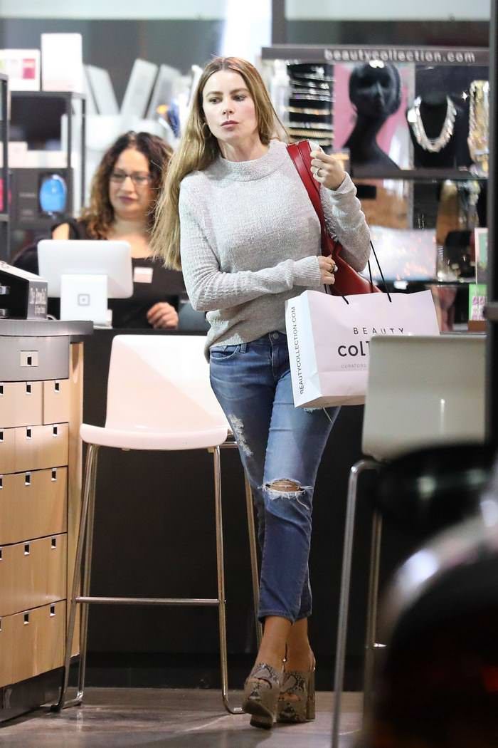 sofia vergara rocks a casual look as she shopping at beauty collection in west hollywood 2