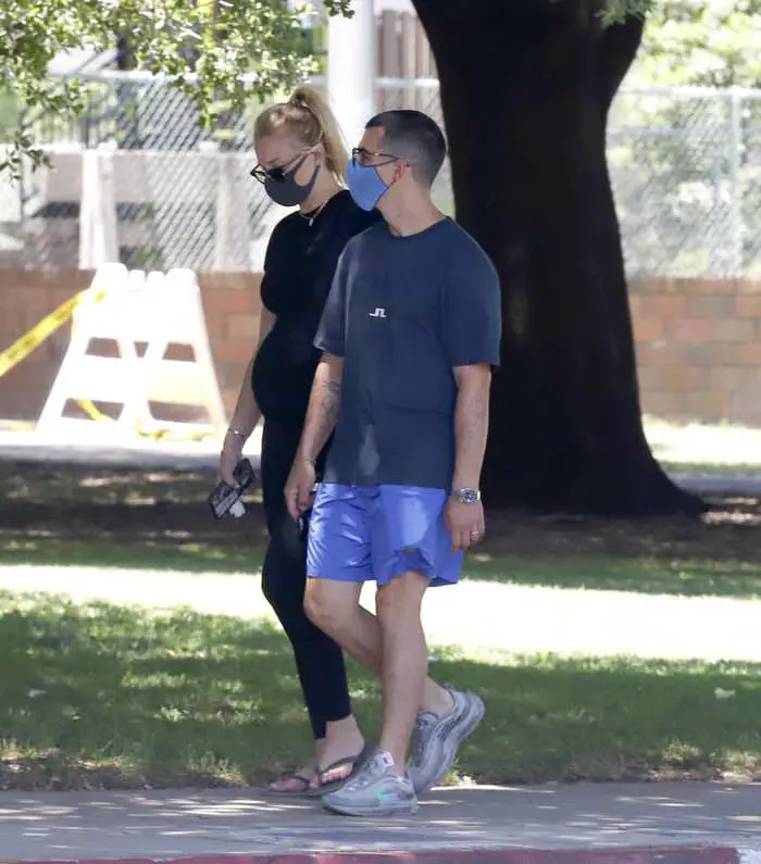 sophie turner stepped out for a walk with husband joe jonas 1