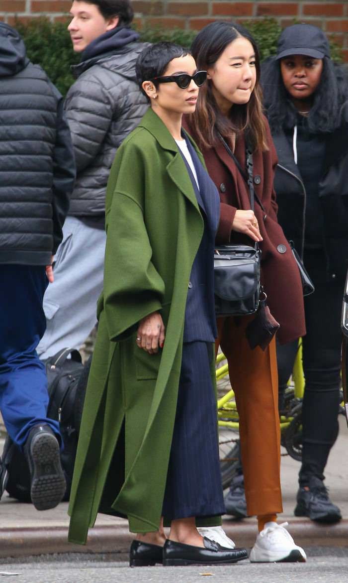 zoe kravitz in green coat out in new york city 4